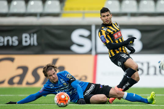 Halmstads Fredrik Liverstam mot Häckens Paulinho
