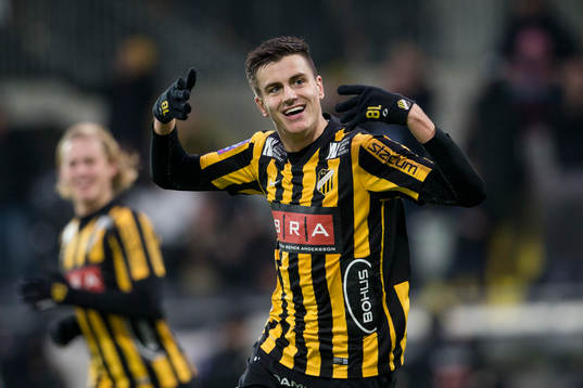 Häckens Alexander Jeremejeff jublar