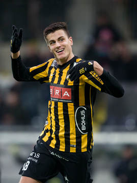 Häckens Alexander Jeremejeff jublar