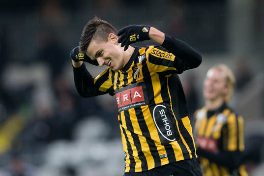 Häckens Alexander Jeremejeff jublar
