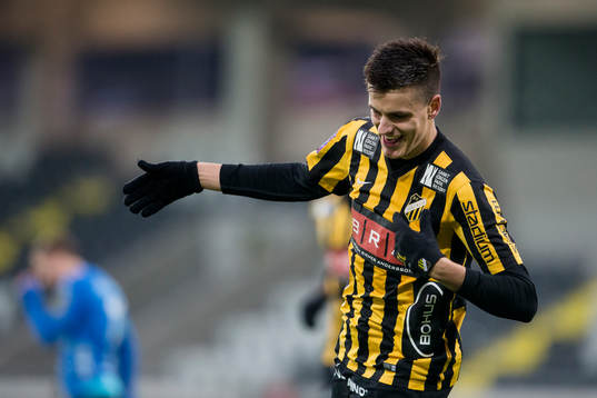 Häckens Alexander Jeremejeff jublar
