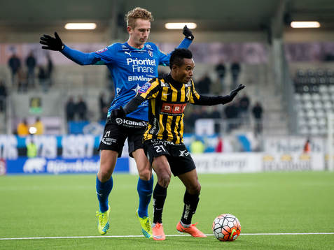 Halmstads Andreas Bengtsson mot Häckens Nasiru Mohammed