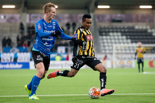 Halmstads Andreas Bengtsson mot Häckens Nasiru Mohammed