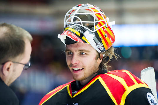 Brynäs målvakt Felix Sandström är glad