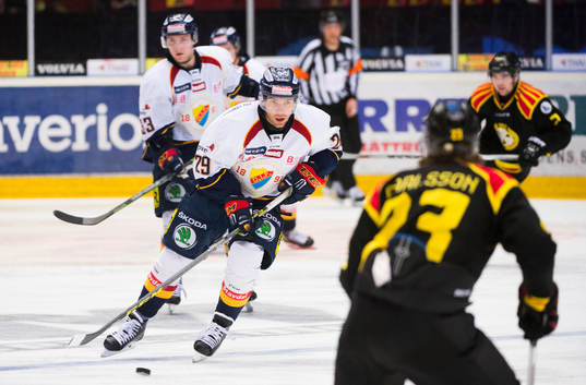 Djurgårdens Matt Anderson och Brynäs Lucas Carlsson i