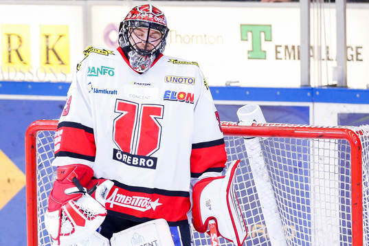 Örebros målvakt Julius Hudacek deppar