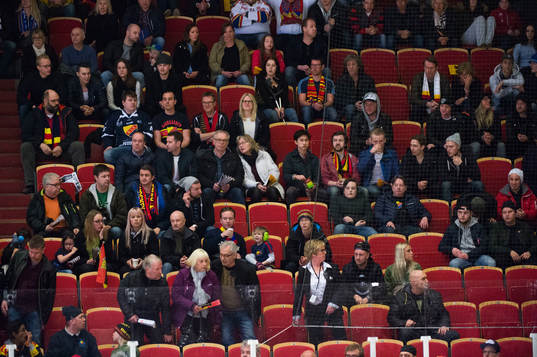 Djurgårdens supportrar på plats i Gavlarinken Arena i