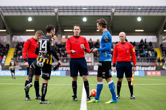Domare Andreas Ekberg singlar slant innan  kvartsfinalen av