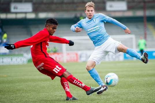 Norrköpings Tesfaldet Tekie och Malmö FFs Oscar Lewicki