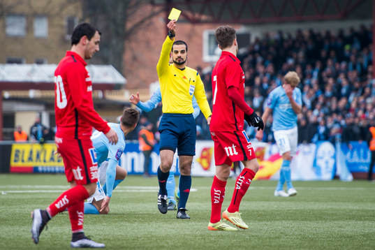 Domare Al-Hakim varnar Norrköpings Andreas Blomqvist