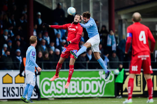 Norrköpings Emir Kujovic och Malmö FFs Kári Árnason