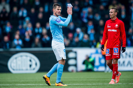 Malmö FFs Markus Rosenberg tackar publiken när han