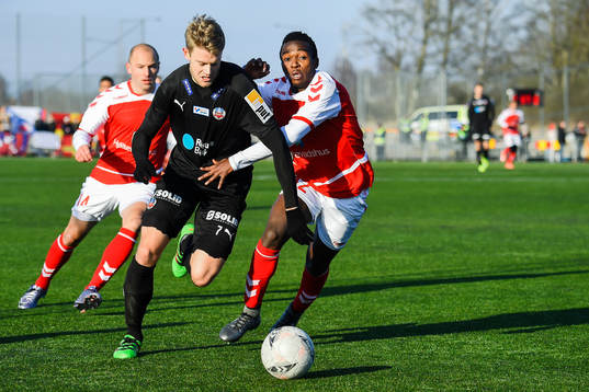 Helsingborgs Viktor Ljung och Kalmars Lumala Abdu