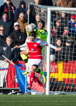 Kalmars Marcus Antonsson och Helsingborgs målvakt Matt