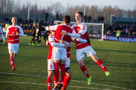 Kalmarspelarna jublar