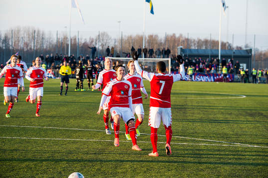 Kalmarspelarna jublar