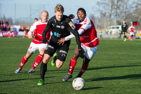 Helsingborgs Viktor Ljung och Kalmars Lumala Abdu