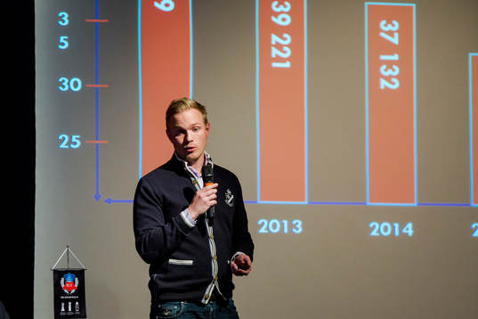 Helsingborgs Jonas Eidewall håller presentation