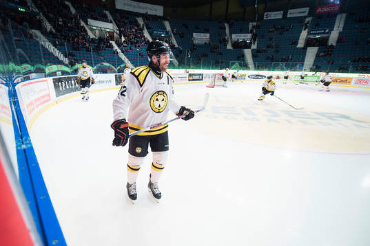 Brynäs Jörgen Sundqvist värmer upp
