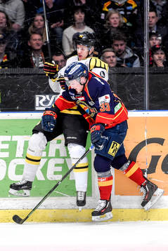 Djurgårdens Linus Hultström och Brynäs Oskar Lindblom