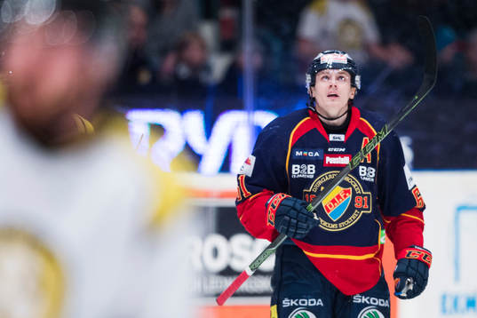 Djurgårdens Markus Ljungh följer en repris på