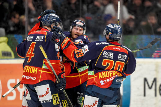 Djurgårdens Linus Hultström jublar