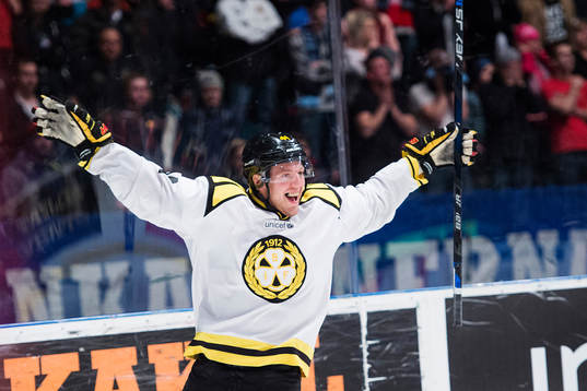 Brynäs Jacob Blomqvist jublar