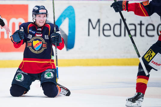 Djurgårdens Linus Hultström jublar