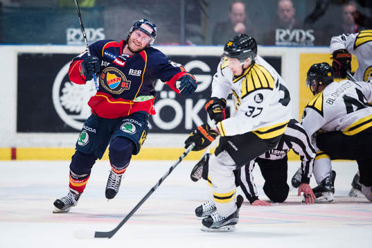 Djurgårdens Patrick Thoresen och Brynäs Terry Broadhurst