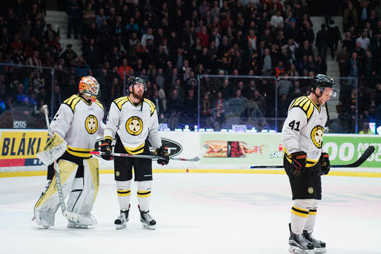 Brynäs målvakt Felix Sandström och Marc Zanetti deppar i