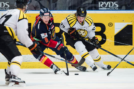 Djurgårdens Mikko Lehtonen och Brynäs Lucas Carlsson  i