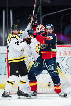 Brynäs Jörgen Sundqvist och Djurgårdens Daniel Brodin  i