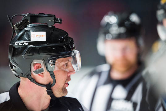 Domaren har en kamera på huvudet  i åttondelsfinal 3 i