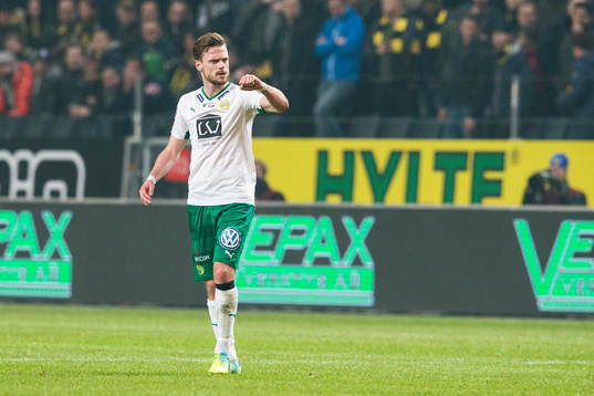 Hammarbys Arnor Smarason jublar