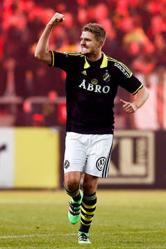 s Jos Hooiveld jublar