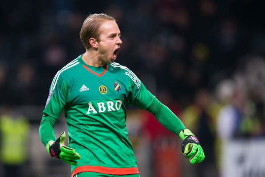 s målvakt Patrik Carlgren jublar