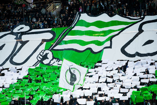Hammarbys supportrar med ett TIFO innan kvartsfinalen i