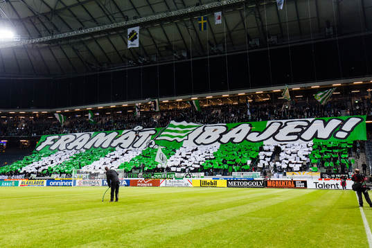 Hammarbys supportrar med ett TIFO innan kvartsfinalen i