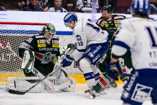 Leksands Jon Knuts gör 3-1 bakom Tingsryds målvakt