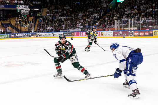 Tingsryds Adam Åkesson Leksands Daniel Bertov  i