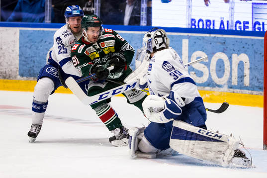 chans för Tingsryds Joakim Högberg framför Leksands