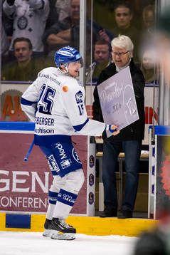 Leksands Johan Porsberger får check för att ha gjort