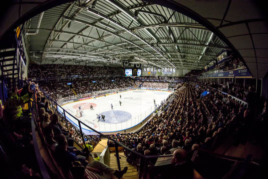 Fullsatt Tegera arena i ishockeymatchen i Play Off till SHL