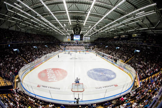 Fullsatt Tegera arena i ishockeymatchen i Play Off till SHL