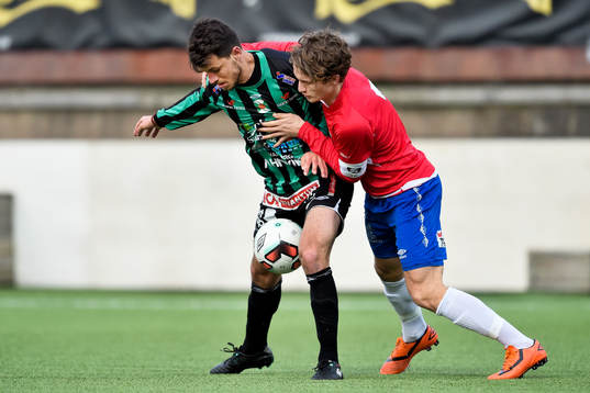 Varbergs Liridon Selmani och Örgrytes Jakob Lindström