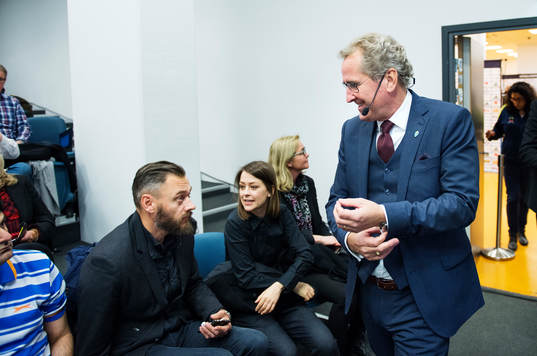 Olof Lundh, reporter Fotbollskanalen, och Sveriges