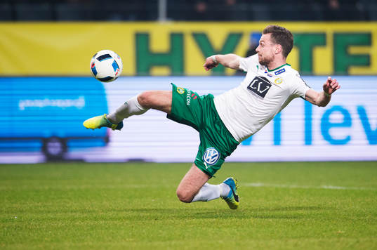 Hammarbys Arnor Smarason skjuter in 0-1