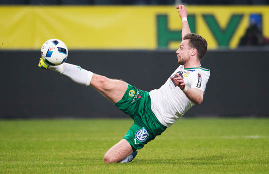 Hammarbys Arnor Smarason skjuter in 0-1