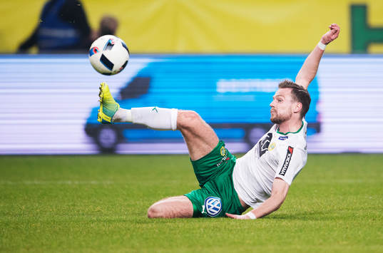 Hammarbys Arnor Smarason skjuter in 0-1
