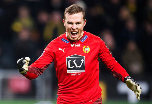 Hammarbys målvakt Ögmundur Kristinsson jublar